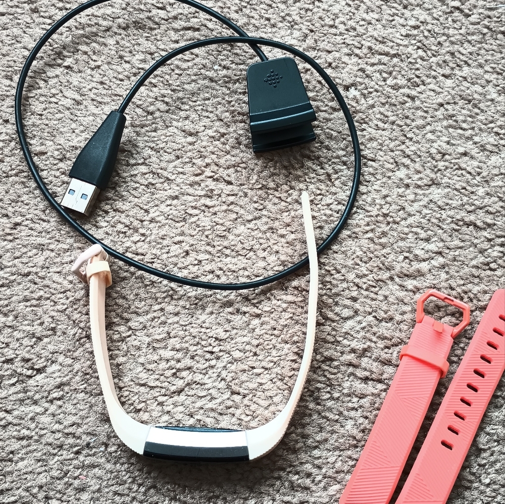Fitbit Alta - Picture 2 of 2